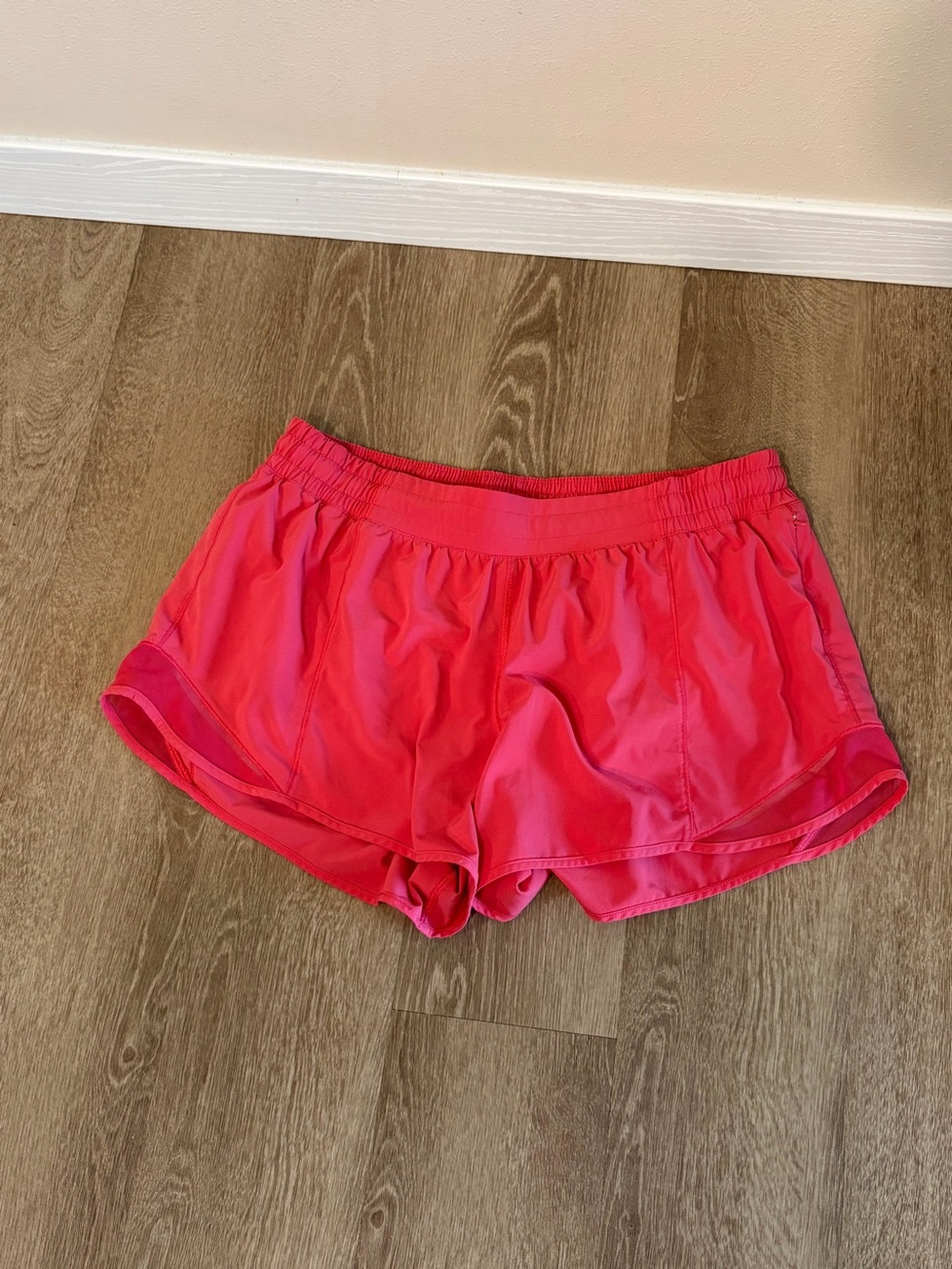 Lululemon Athletica Hotty Hot LR Short 4” Lined. I Size 14 Tall